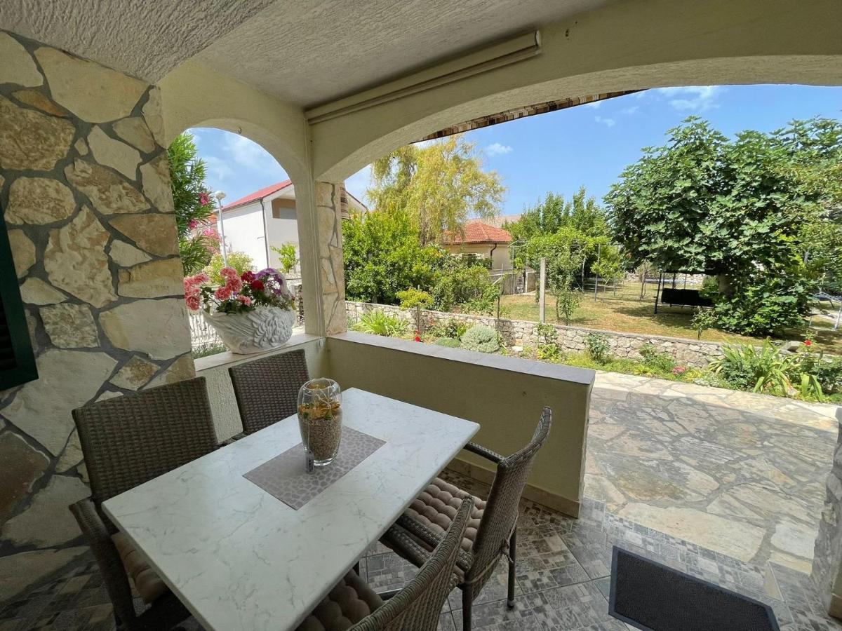 Apartman Veronika Vrsi Exterior foto