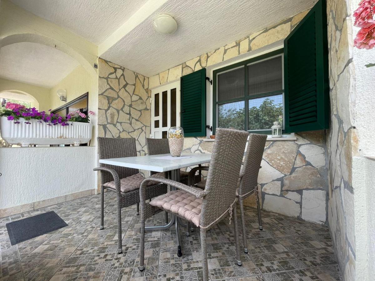 Apartman Veronika Vrsi Exterior foto