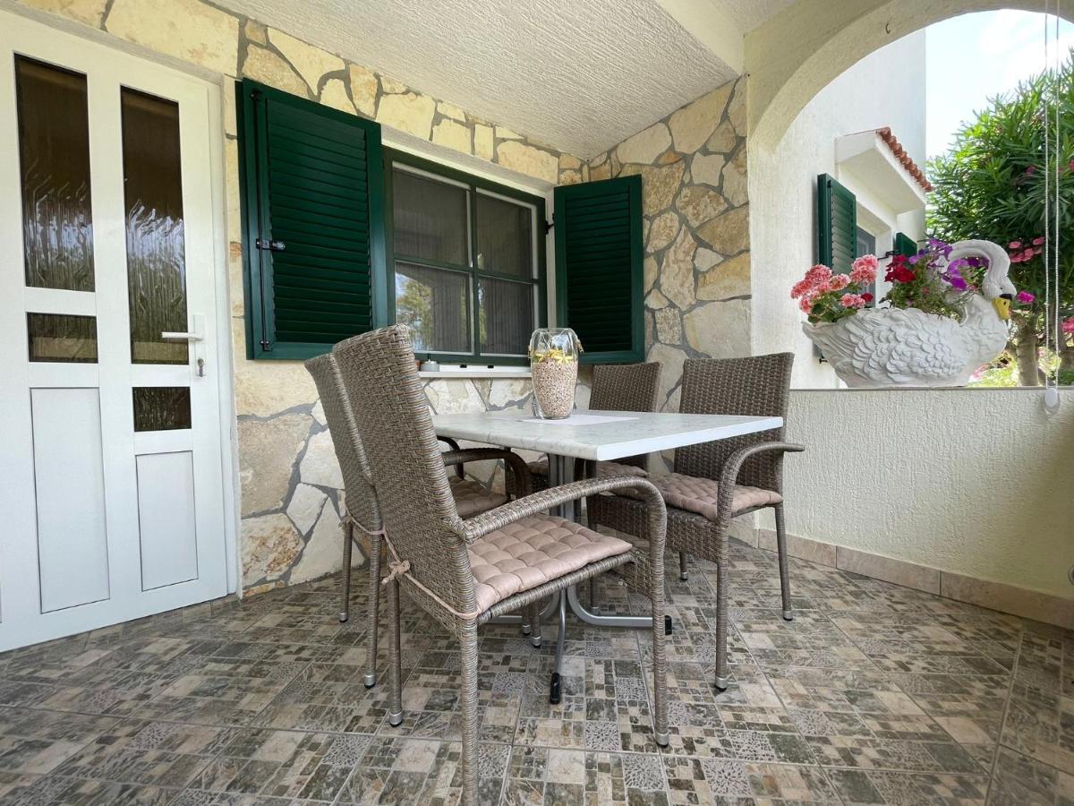 Apartman Veronika Vrsi Exterior foto